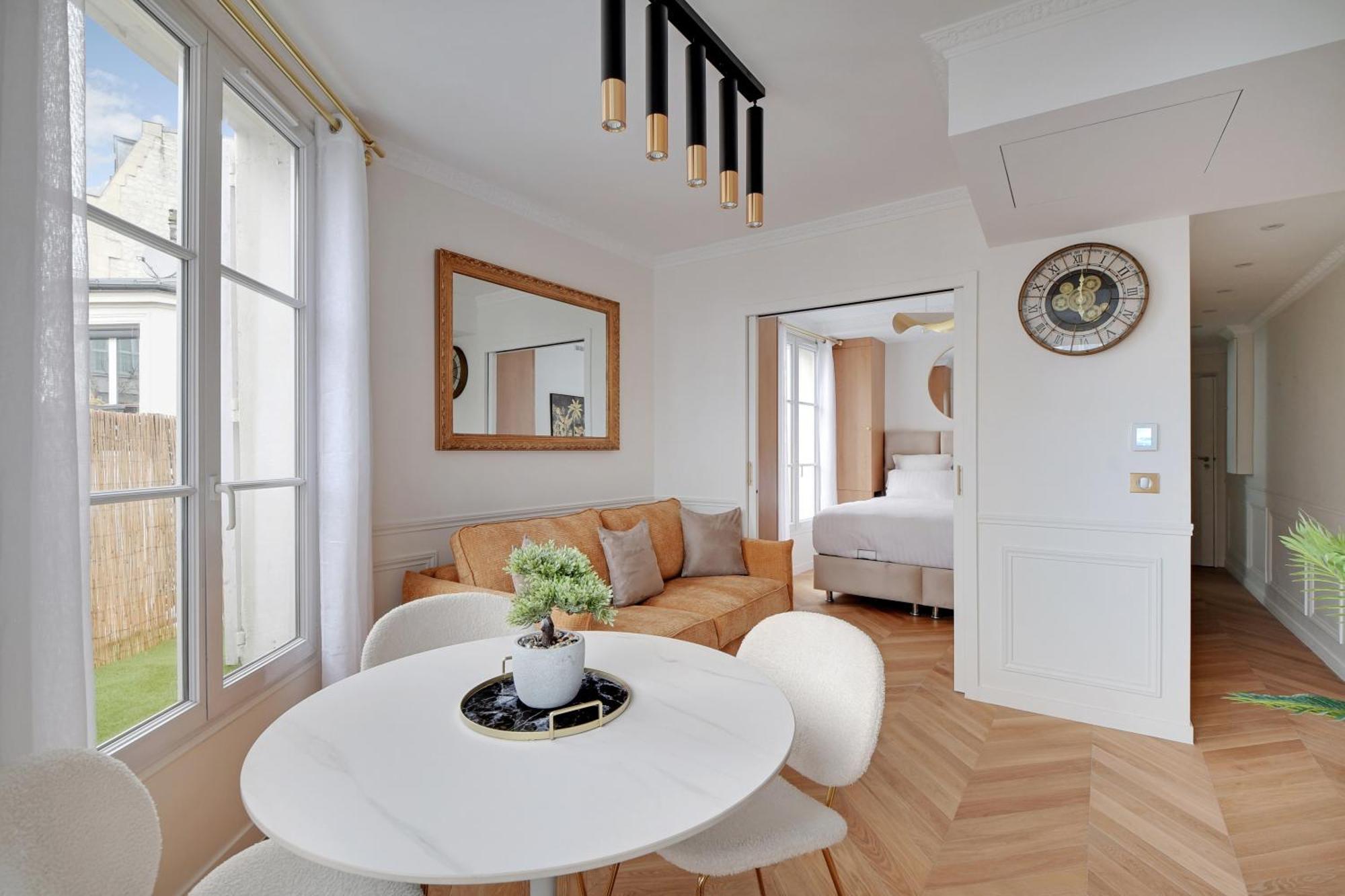 Pick A Flat's In Montmartre- Rue Gauthey * Parijs