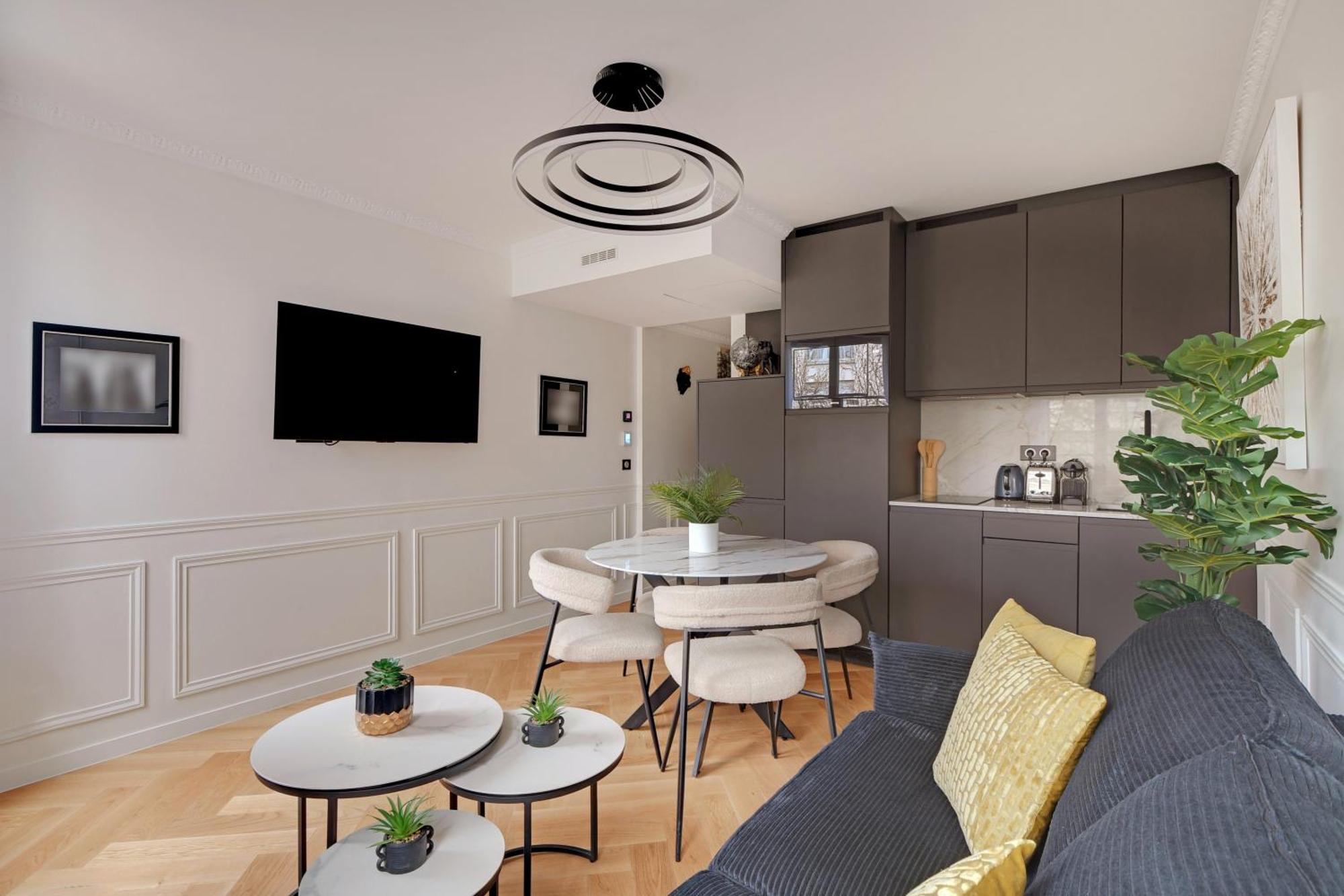 Pick A Flat's In Montmartre- Rue Gauthey Parijs