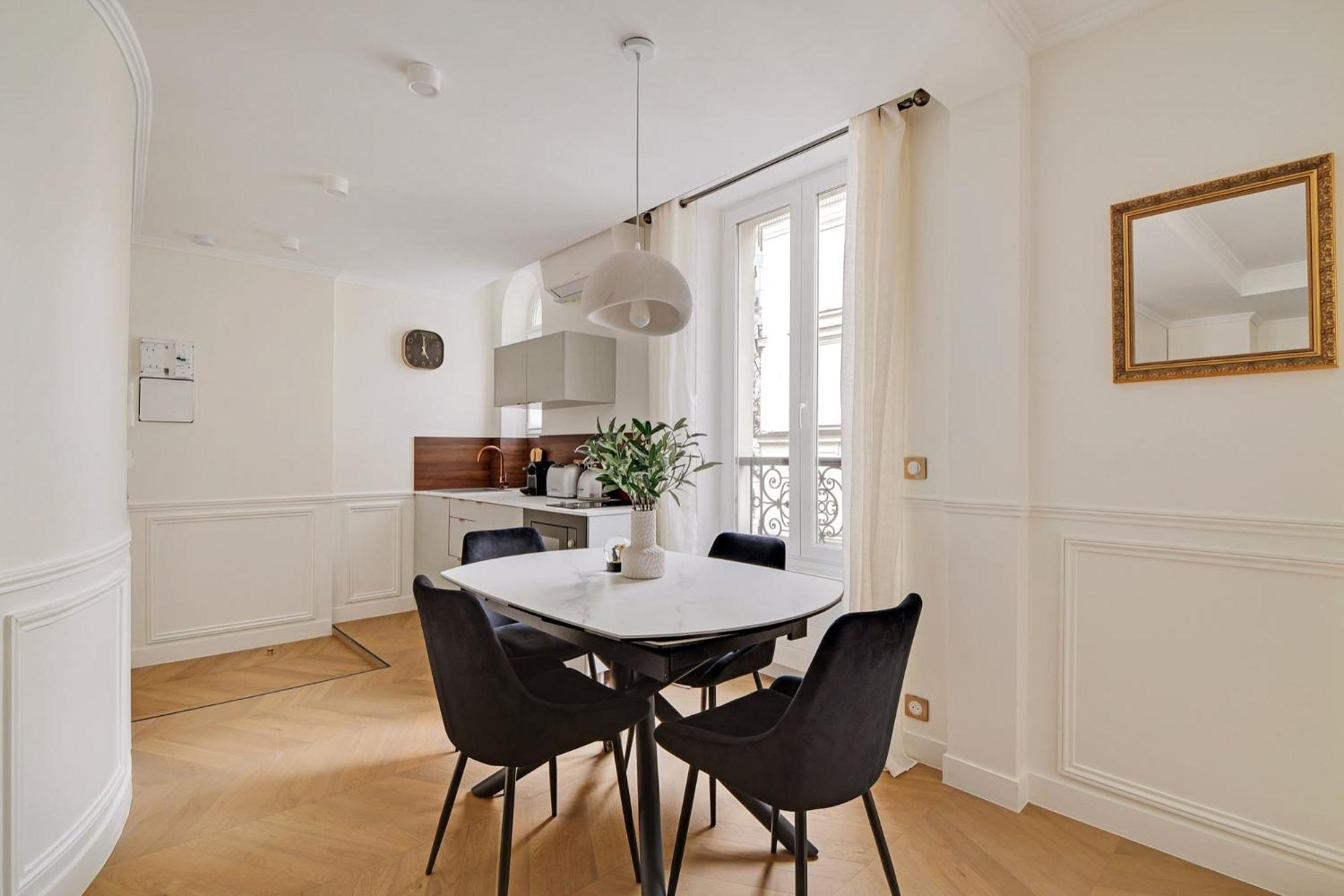 Pick A Flat's In Montmartre- Rue Gauthey Parijs