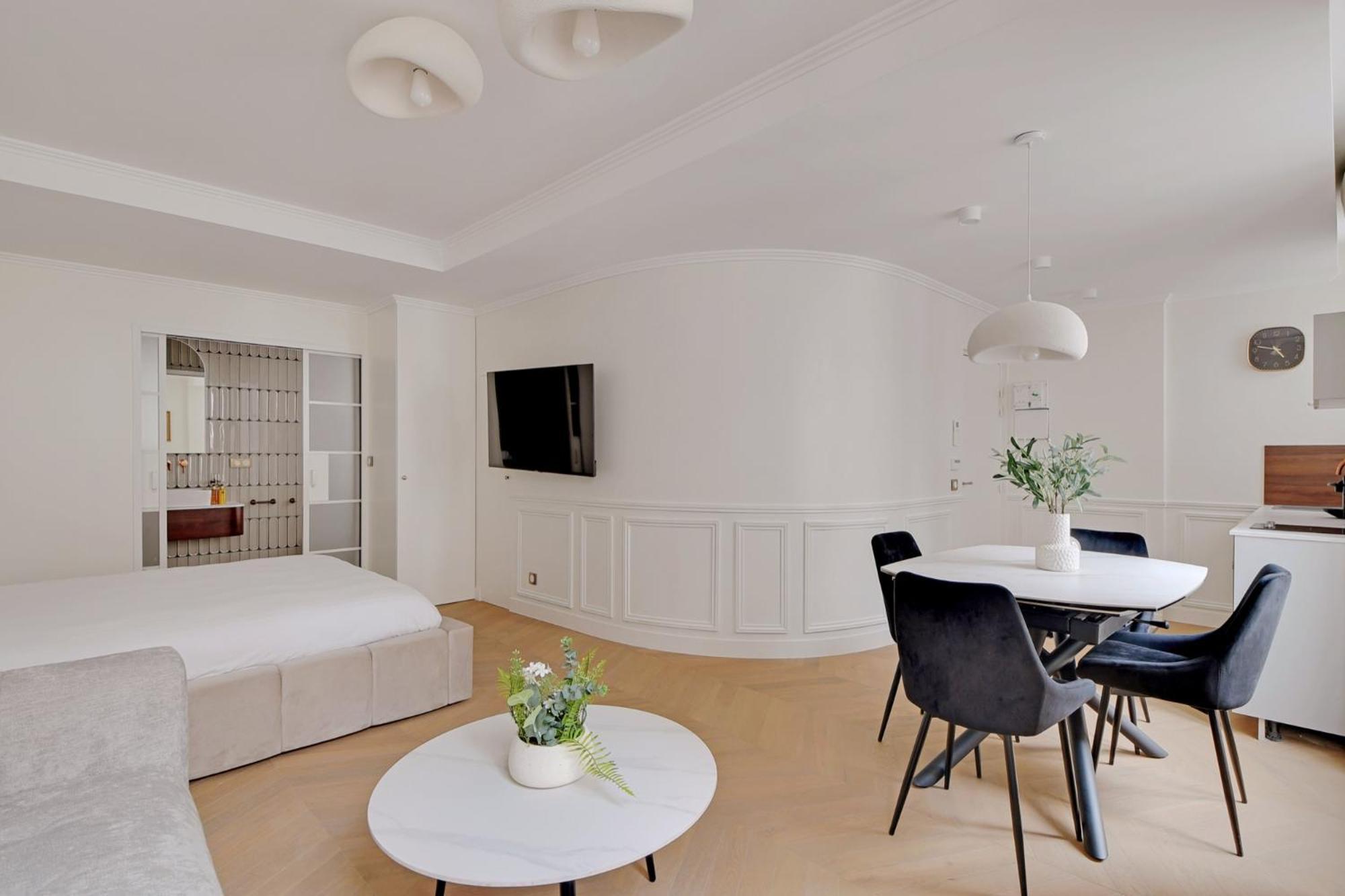 Pick A Flat's In Montmartre- Rue Gauthey * Parijs