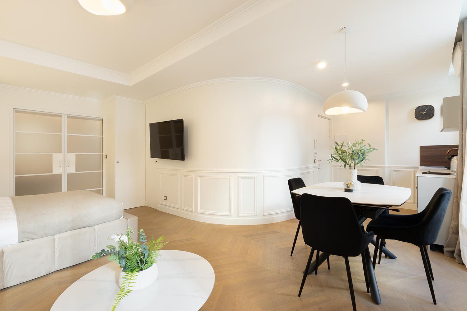 Pick A Flat's In Montmartre- Rue Gauthey Parijs